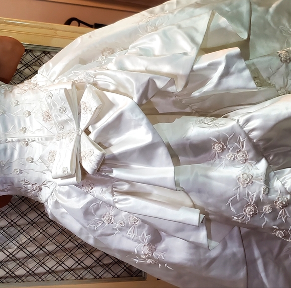 Vintage Off the shoulders Spanish Style Wedding dress - Picture 13 of 17